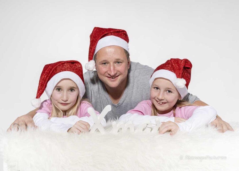 Familienfoto mit Weihnachtsstimmung
